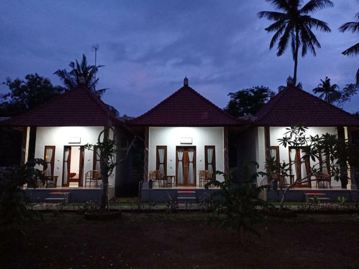 Santhi Guna Bungalow Toyapakeh 外观 照片